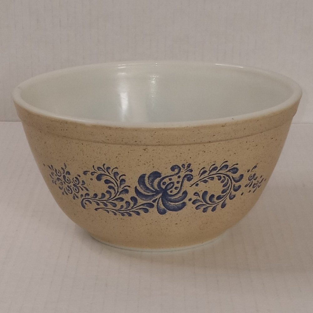 Pyrex Homestead Nesting Mixing Bowl